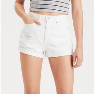 White stretch mom shorts size 6 AE